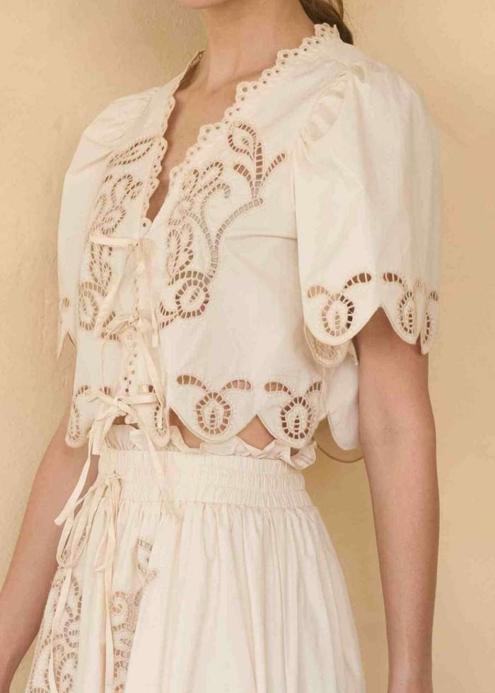CREAM SHORT SLEEVE FRONT TIE TOP EYELET DESIGN