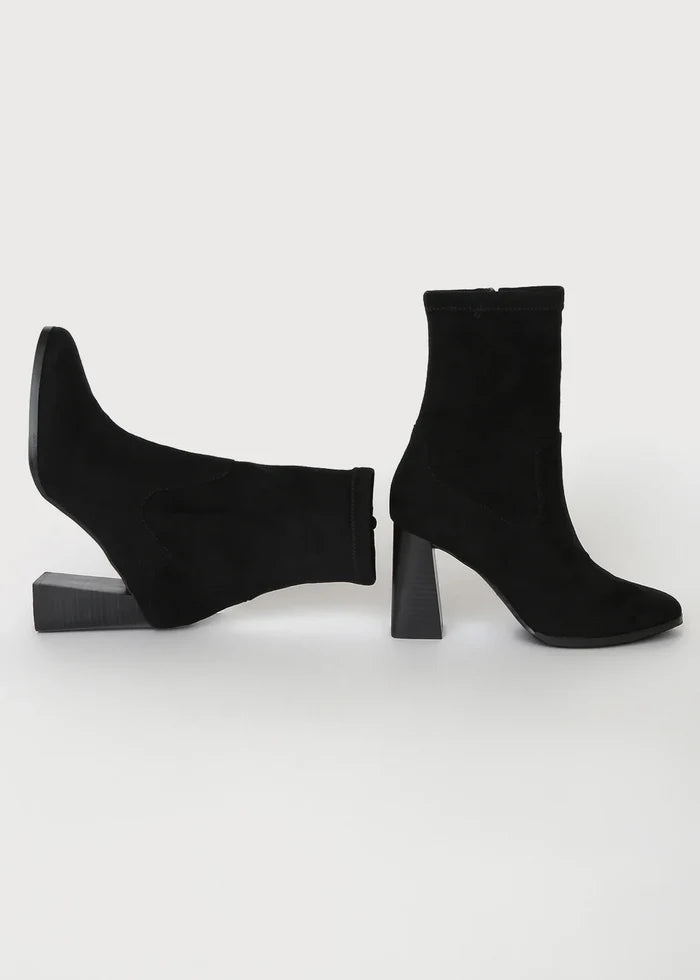 KYRIE BLACK MID-CALF BOOTS