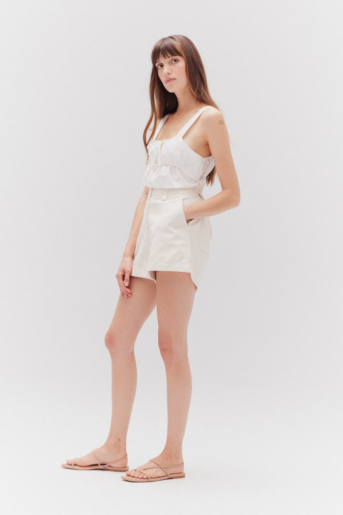 GRADE AND GATHER TWILL SHORTS – CLASSIC MILK-COLORED SHORTS WITH POCKETS AND BELT LOOPS