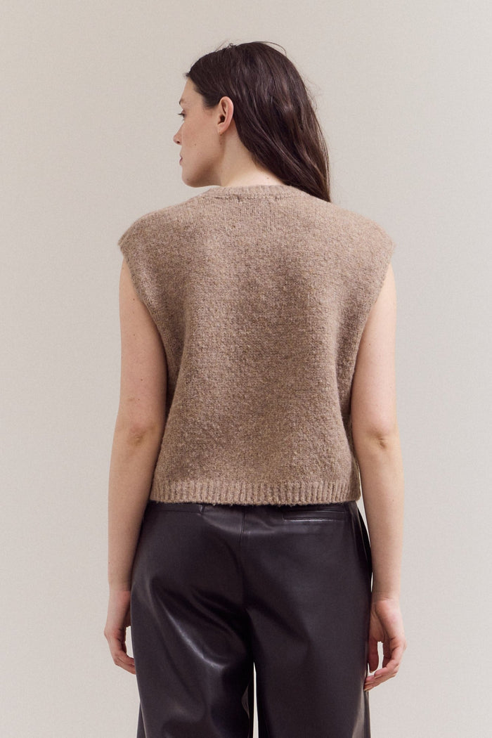 KNIT SWEATER VEST