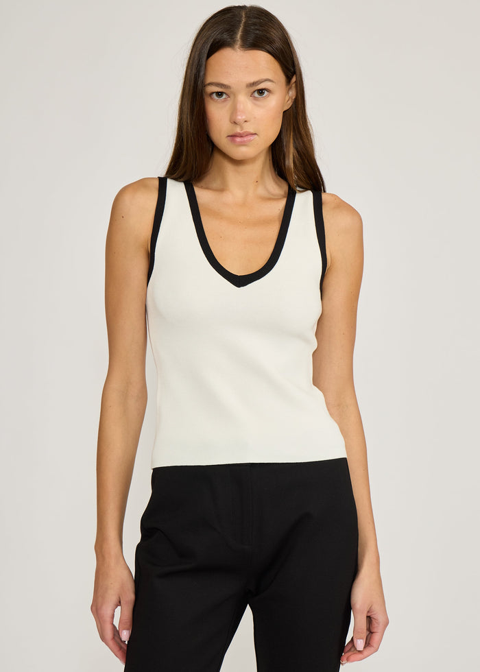 SLEEVELESS WHITE TANK TOP