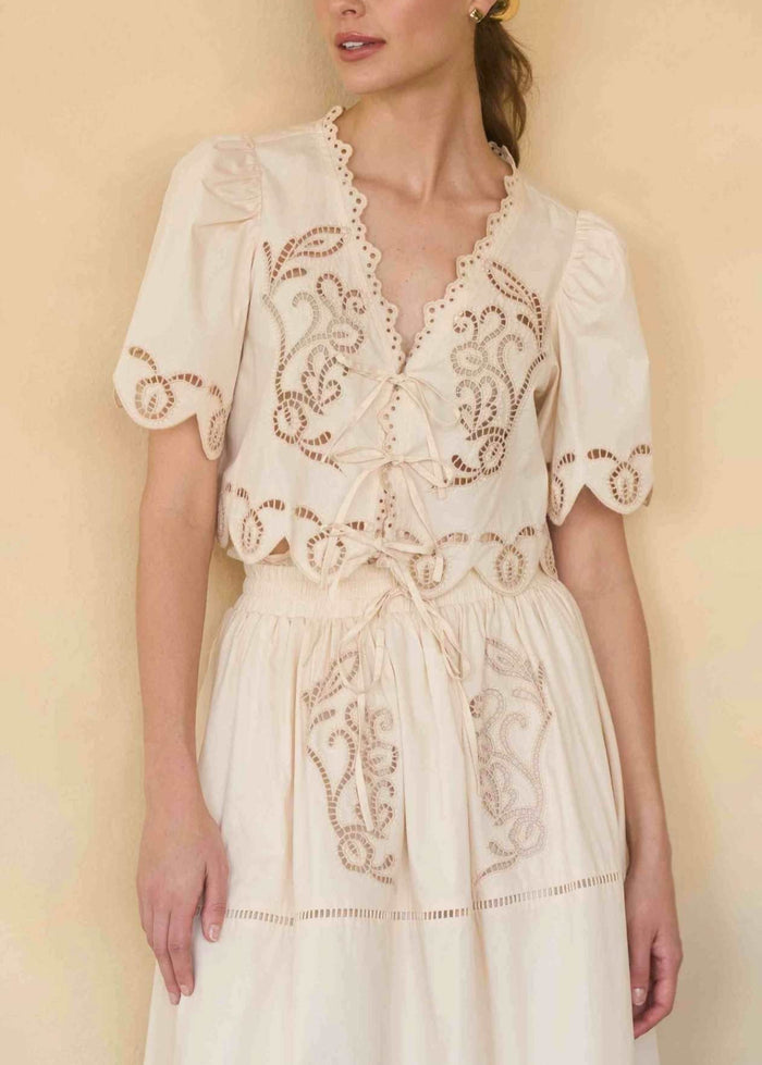 SHORT SLEEVE FRONT TIE TOP EYELET DESIGN