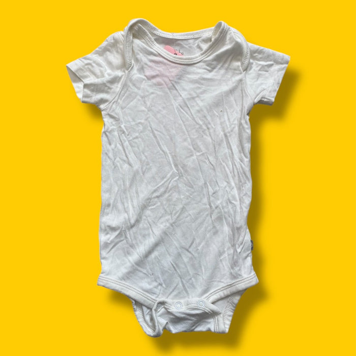 kyte cream bodysuit 3-6m  some pills