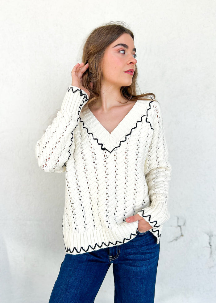 CONTRAST CABLE KNIT V-NECK SWEATER