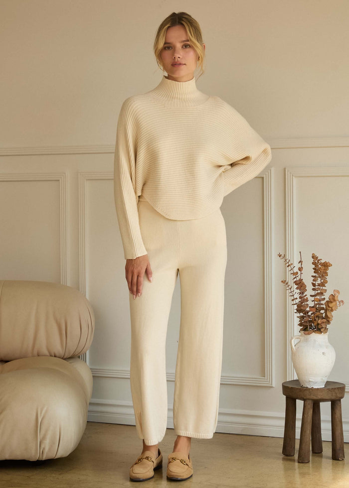 STRAIGHT KNIT PANTS