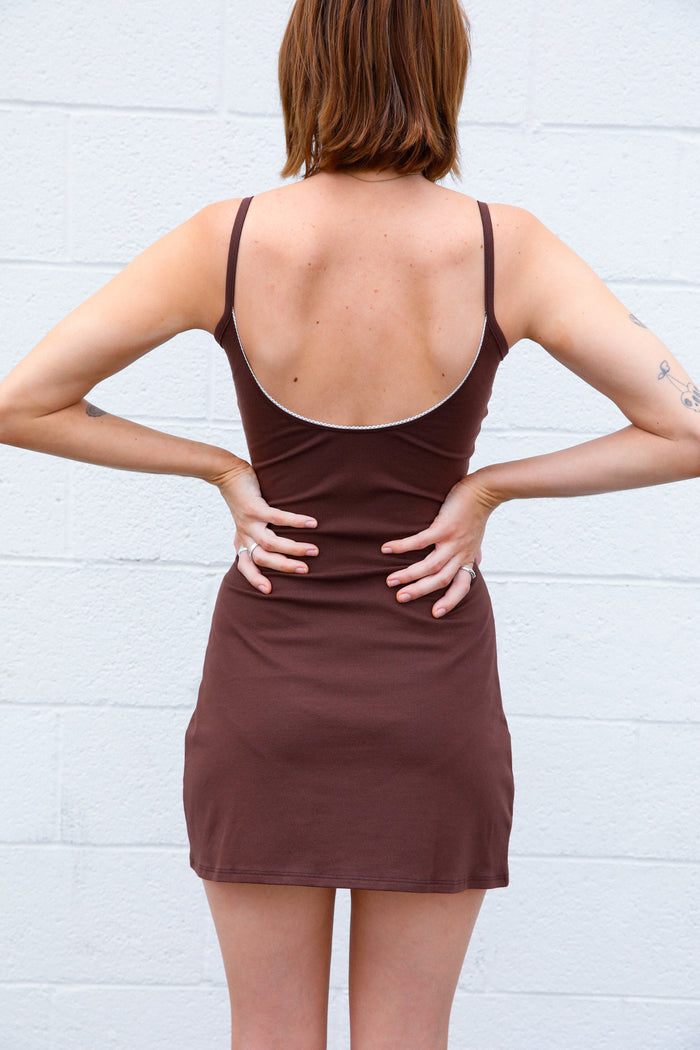 SCOOP BACK CAMI DRESS IN MOCHA
