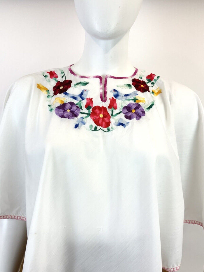 VINTAGE 60s 70s WHITE RED BLUE GREEN FLORAL BIRD ROSE BOHO FOLK CAPE TOP 18 20