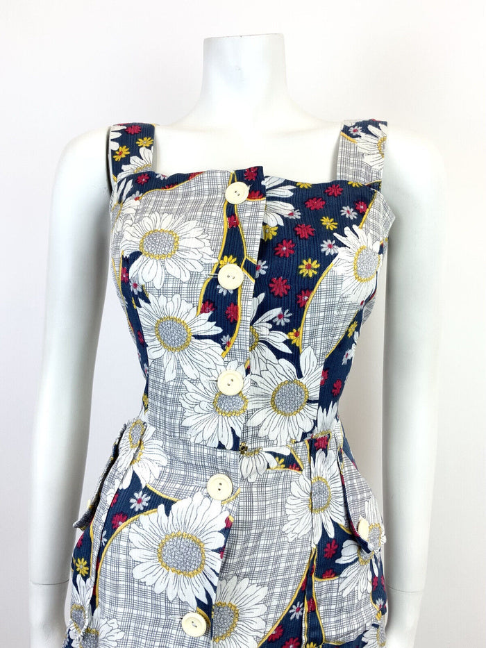 VTG 60s 70s WHITE BLUE RED FLORAL DAISY GRID CHECKED PINAFORE APRON SUNDRESS 10