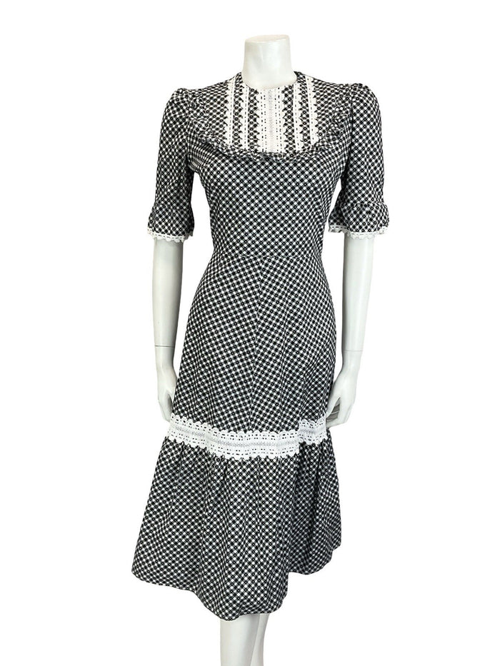 VTG 70S BLACK WHITE GINGHAM PRAIRIE COTTAGE RUFFLE CROCHET 1/2 SLEEVE DRESS 8