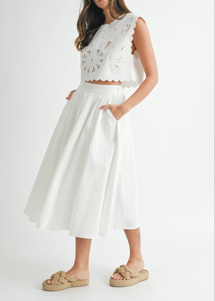 MABLE EMBROIDERY SCALLOP CROP TOP – A RELAXED LINEN-BLEND CROP WITH TONE-ON-TONE EMBROIDERY AND SCALLOPED EDGES