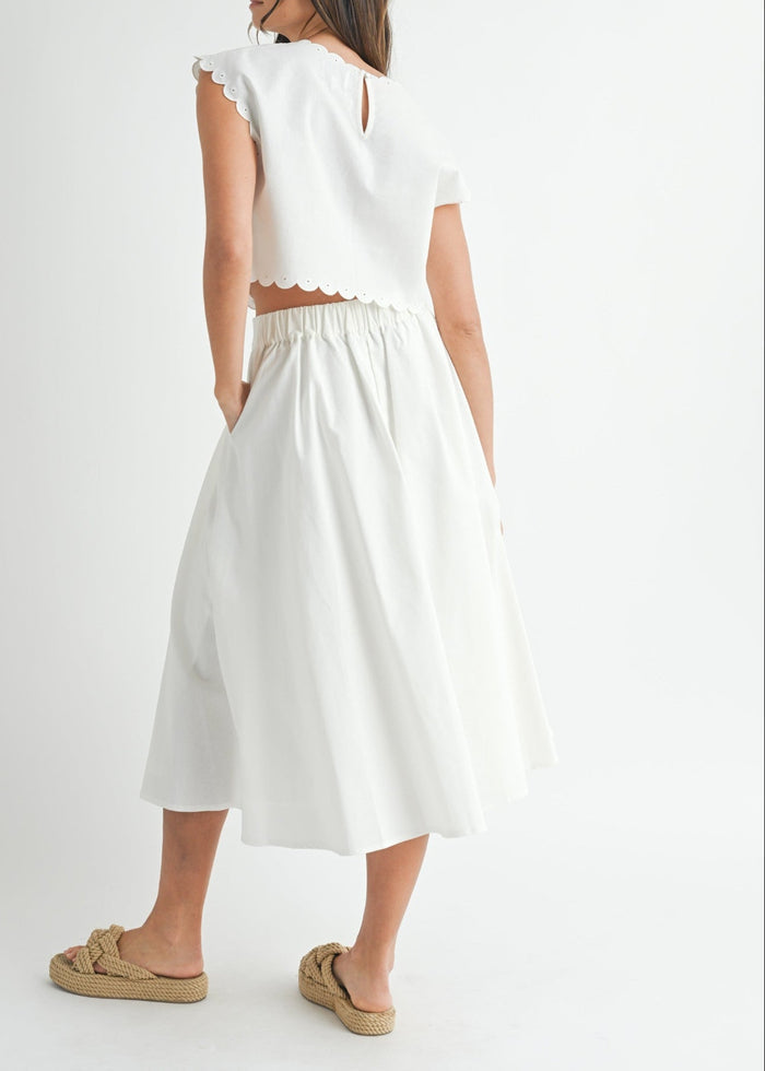 MABLE EMBROIDERY SCALLOP CROP TOP – A RELAXED LINEN-BLEND CROP WITH TONE-ON-TONE EMBROIDERY AND SCALLOPED EDGES